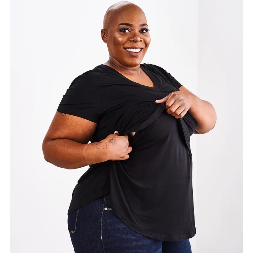 Latched Mama V-Neck Boyfriend Nursing Tee - Small - Black